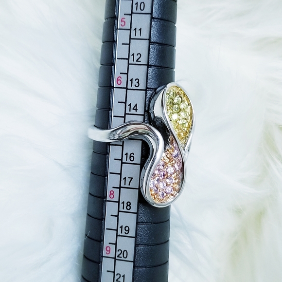 Women's Size 7 Ring - Picture 5 of 6